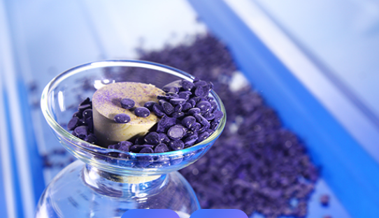 硼?；? /> 
</p>
<h4>
	　　二、化學(xué)性質(zhì)
</h4>
　　?穩(wěn)定性?：化學(xué)性質(zhì)相對穩(wěn)定，但在一定條件下可能與其他物質(zhì)發(fā)生反應(yīng)。例如，在特定的酸堿環(huán)境或高溫高壓條件下，其化學(xué)結(jié)構(gòu)可能會發(fā)生變化，從而影響其性能和應(yīng)用效果。<br />
　　?鈷含量?：鈷含量是衡量硼?；捹|(zhì)量的重要指標(biāo)之一，一般鈷含量在22.5±0.5%，也有產(chǎn)品鈷含量為15.5±0.5%。較高的鈷含量通常意味著產(chǎn)品具有更好的粘合促進(jìn)效果等性能。<br />
<h4>
	　　三、應(yīng)用特性
</h4>
　　?粘合促進(jìn)?：作為橡膠與鍍銅、鍍鋅鋼絲的粘合促進(jìn)劑，比普通的鈷鹽粘合力強。在橡膠制品生產(chǎn)中，能夠顯著提高橡膠與鋼絲骨架材料之間的粘合強度，增強制品的整體性能和使用壽命。例如，在鋼絲子午線輪胎的生產(chǎn)中，使用硼?；捒梢杂行Х乐馆喬ピ谑褂眠^程中出現(xiàn)鋼絲與橡膠脫層的現(xiàn)象。<br />
　　?耐性優(yōu)良?：具有良好的耐熱、耐濕、耐蒸汽、耐鹽水和防止金屬腐蝕等性能。在復(fù)雜的使用環(huán)境下，能夠保持穩(wěn)定的性能，確保橡膠制品的質(zhì)量和可靠性。例如，在海洋環(huán)境或高溫高濕的工作條件下，使用硼?；捵鳛檎澈洗龠M(jìn)劑的橡膠制品依然能夠保持良好的粘合性能和物理性能。<br />
　　?抗老化性好?：能夠有效抵抗橡膠在使用過程中因氧化、光照、熱等因素引起的老化現(xiàn)象，延長橡膠制品的使用壽命。這使得硼?；捲谝恍ο鹉z制品耐久性要求較高的領(lǐng)域得到廣泛應(yīng)用，如汽車制造、航空航天等。<br /></div>
      <div   id=